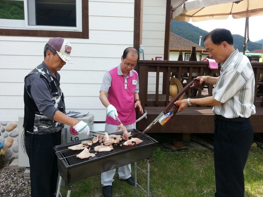 KakaoTalk_20140830_162926778.jpg : 사회선교위원들과 함께 서인교,정경옥집사님댁에서 식탁의 교제를 가졌습니다