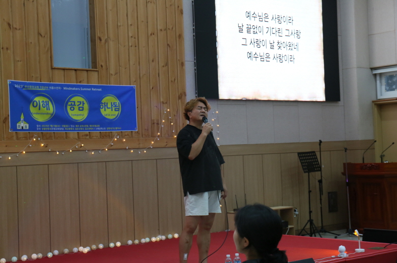 일괄편집_IMG_0344.JPG : 1청년부 여름수련회 3 - 김명식 미니콘서트 (feat. 김유현담임목사님)