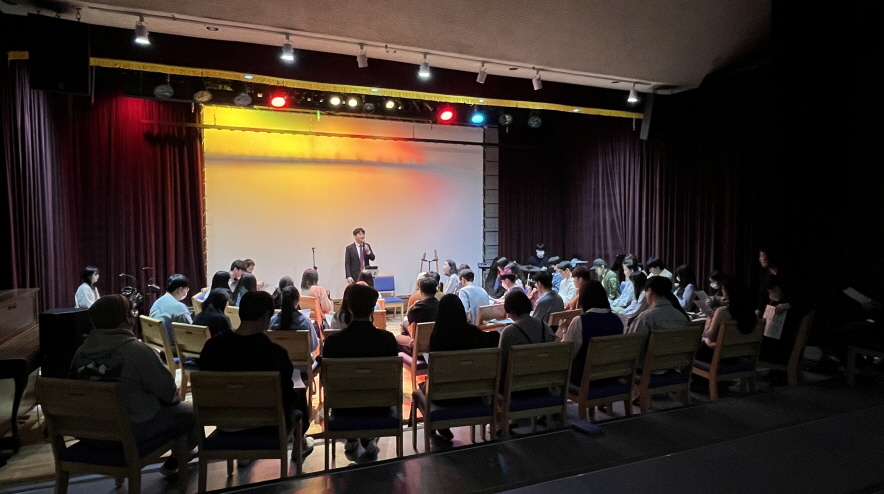 일괄편집_KakaoTalk_20230414_105434203.jpg : 1청년부 예배모습입니다!!
