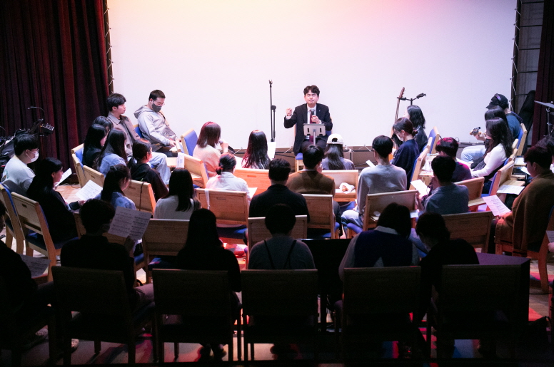 일괄편집_KakaoTalk_20230414_103922966_05.jpg : 1청년부 예배모습입니다!!