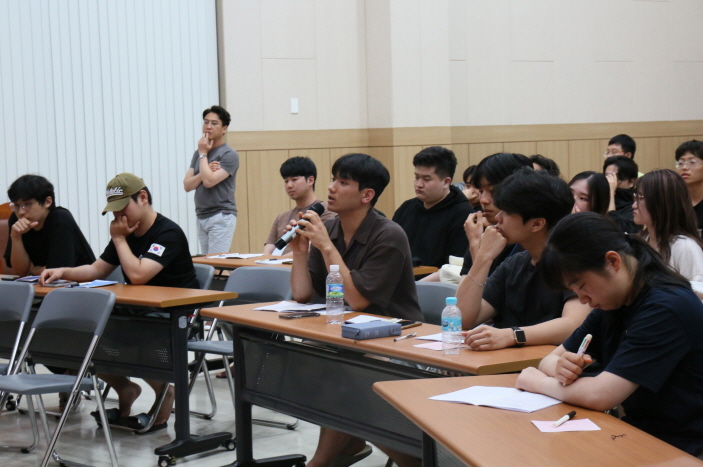 일괄편집_IMG_0513.JPG : 1청년부 여름수련회 4-이공하2_무엇이든 물어보세요