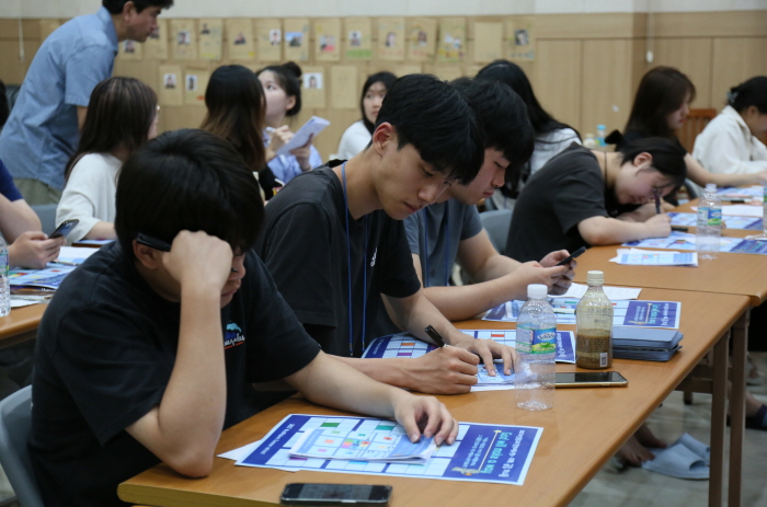일괄편집_IMG_0973.JPG : 1청년부 여름수련회 5 - 이공하3_내인생을 주님께(Life Mapping)