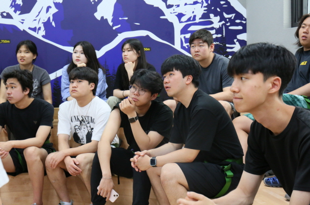 일괄편집_IMG_0599.JPG : 1청년부 여름수련회 6 - 야외활동(물놀이, 실내클라이밍, 오름산책)