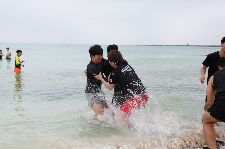 일괄편집_IMG_0906.JPG : 1청년부 여름수련회 6 - 야외활동(물놀이, 실내클라이밍, 오름산책)