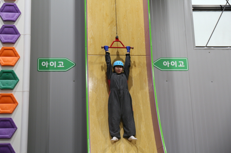 일괄편집_IMG_0697.JPG : 1청년부 여름수련회 6 - 야외활동(물놀이, 실내클라이밍, 오름산책)