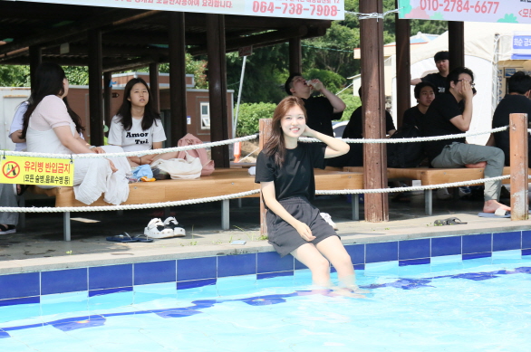 일괄편집_IMG_0244.JPG : 1청년부 여름수련회 6 - 야외활동(물놀이, 실내클라이밍, 오름산책)