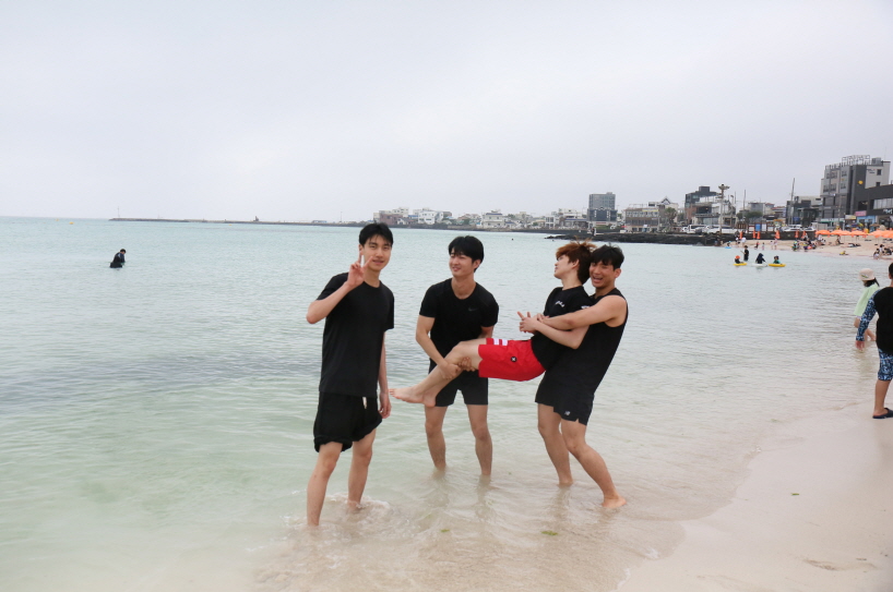 일괄편집_IMG_0898.JPG : 1청년부 여름수련회 6 - 야외활동(물놀이, 실내클라이밍, 오름산책)