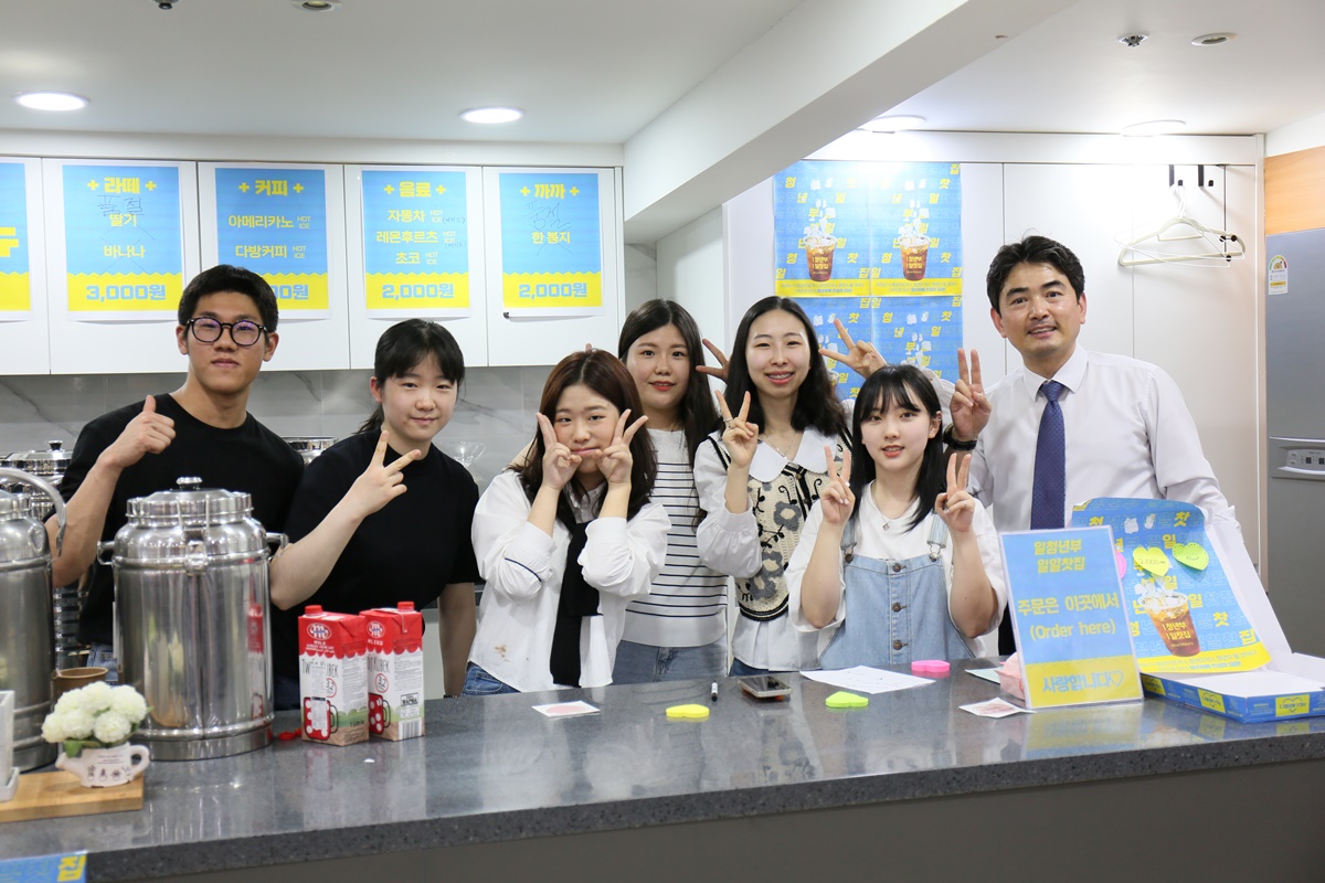 KakaoTalk_20230521_201041647_05.jpg : 1청년부 일일찻집, 대성공^^
