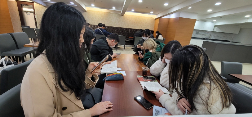 일괄편집_KakaoTalk_20230323_162812325.jpg : 1청년부 독서나눔 첫모임했습니다^^