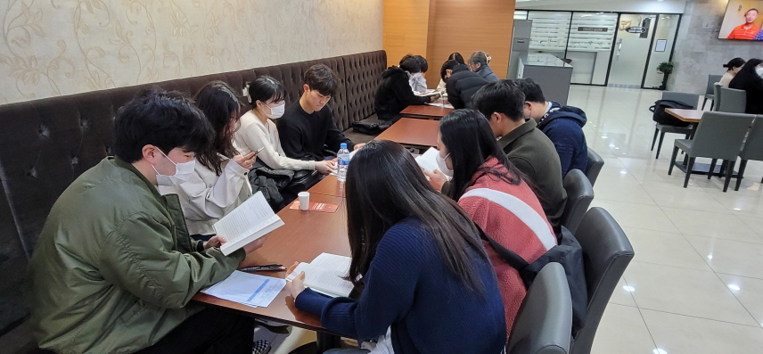 일괄편집_KakaoTalk_20230323_162812325_06.jpg : 1청년부 독서나눔 첫모임했습니다^^