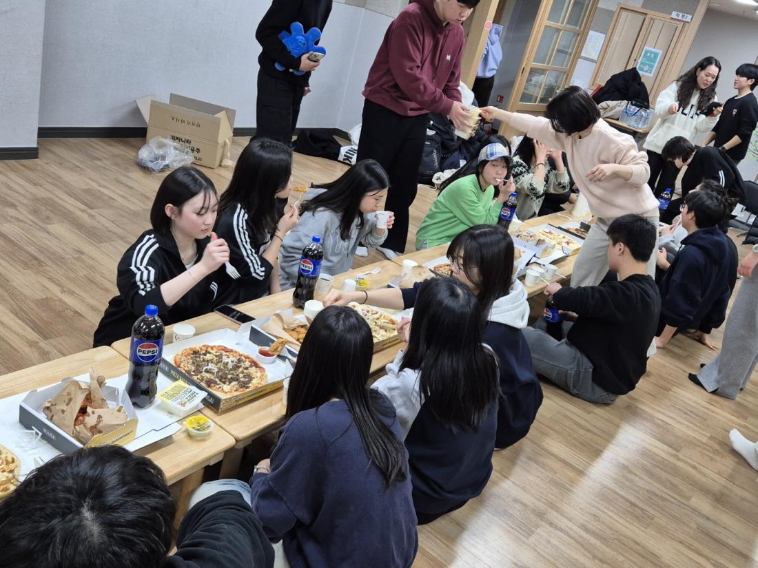 KakaoTalk_20250212_204232109_28.jpg : 2월 7-8일 고등부 깜짝수련회 사진입니다~