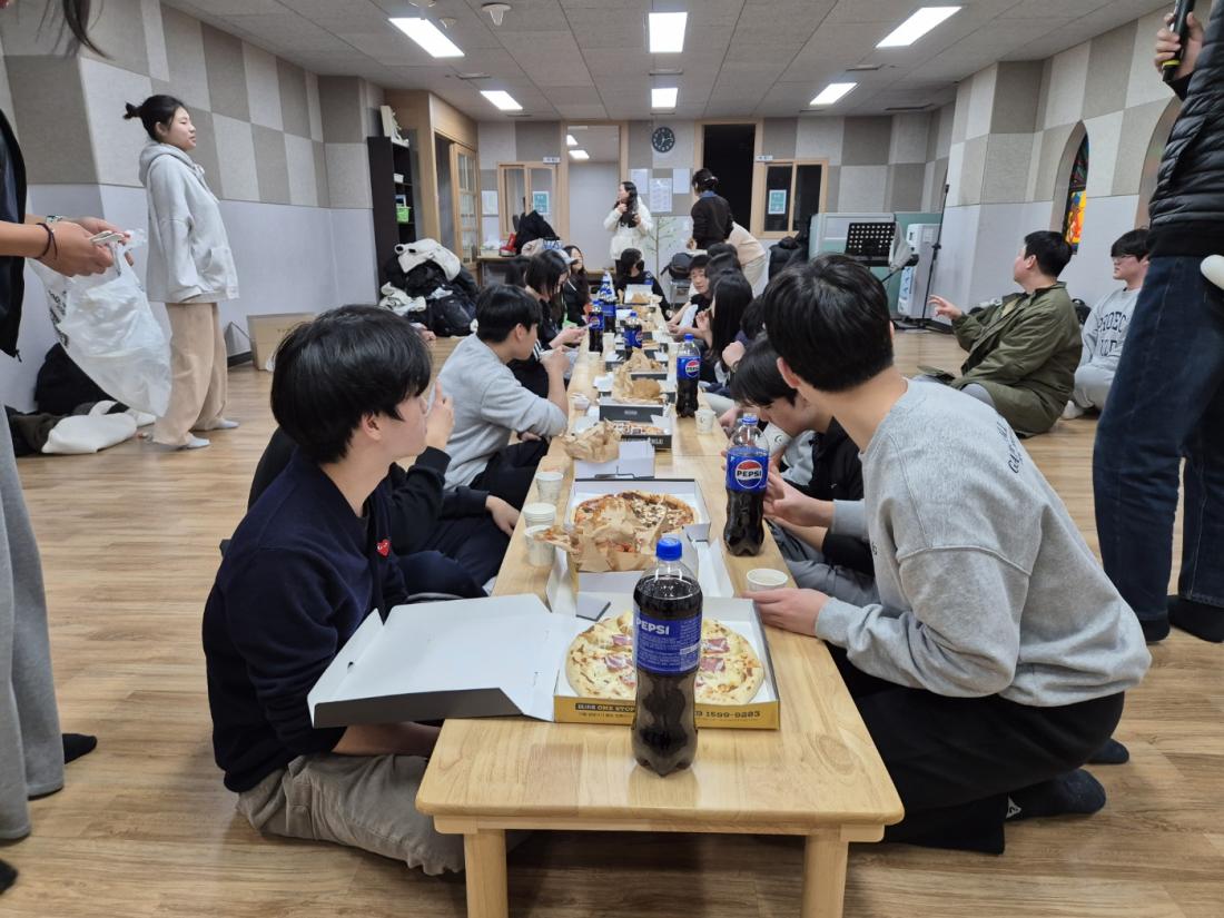 KakaoTalk_20250212_204232109_27.jpg : 2월 7-8일 고등부 깜짝수련회 사진입니다~