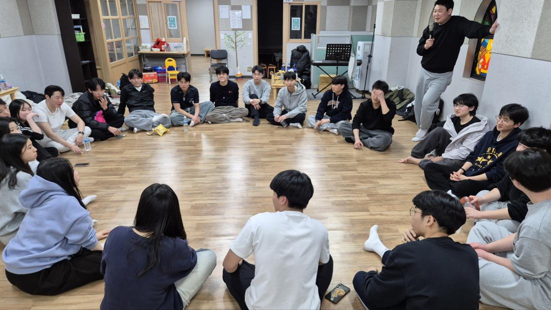 KakaoTalk_20250212_204445174_03.jpg : 2월 7-8일 고등부 깜짝수련회 사진입니다~