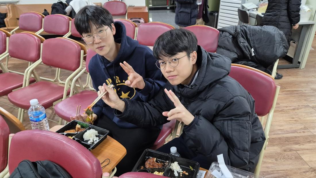KakaoTalk_20250212_204232109_06.jpg : 2월 7-8일 고등부 깜짝수련회 사진입니다~