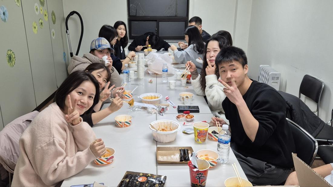 KakaoTalk_20250212_204232109_07.jpg : 2월 7-8일 고등부 깜짝수련회 사진입니다~