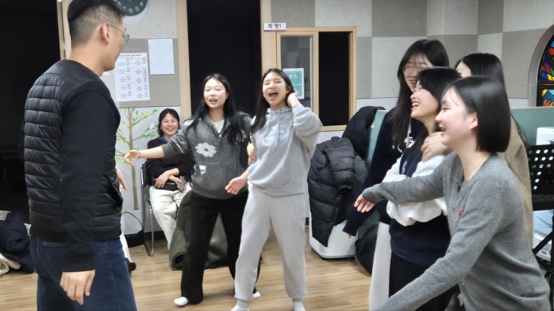 KakaoTalk_20250212_204232109_25.jpg : 2월 7-8일 고등부 깜짝수련회 사진입니다~