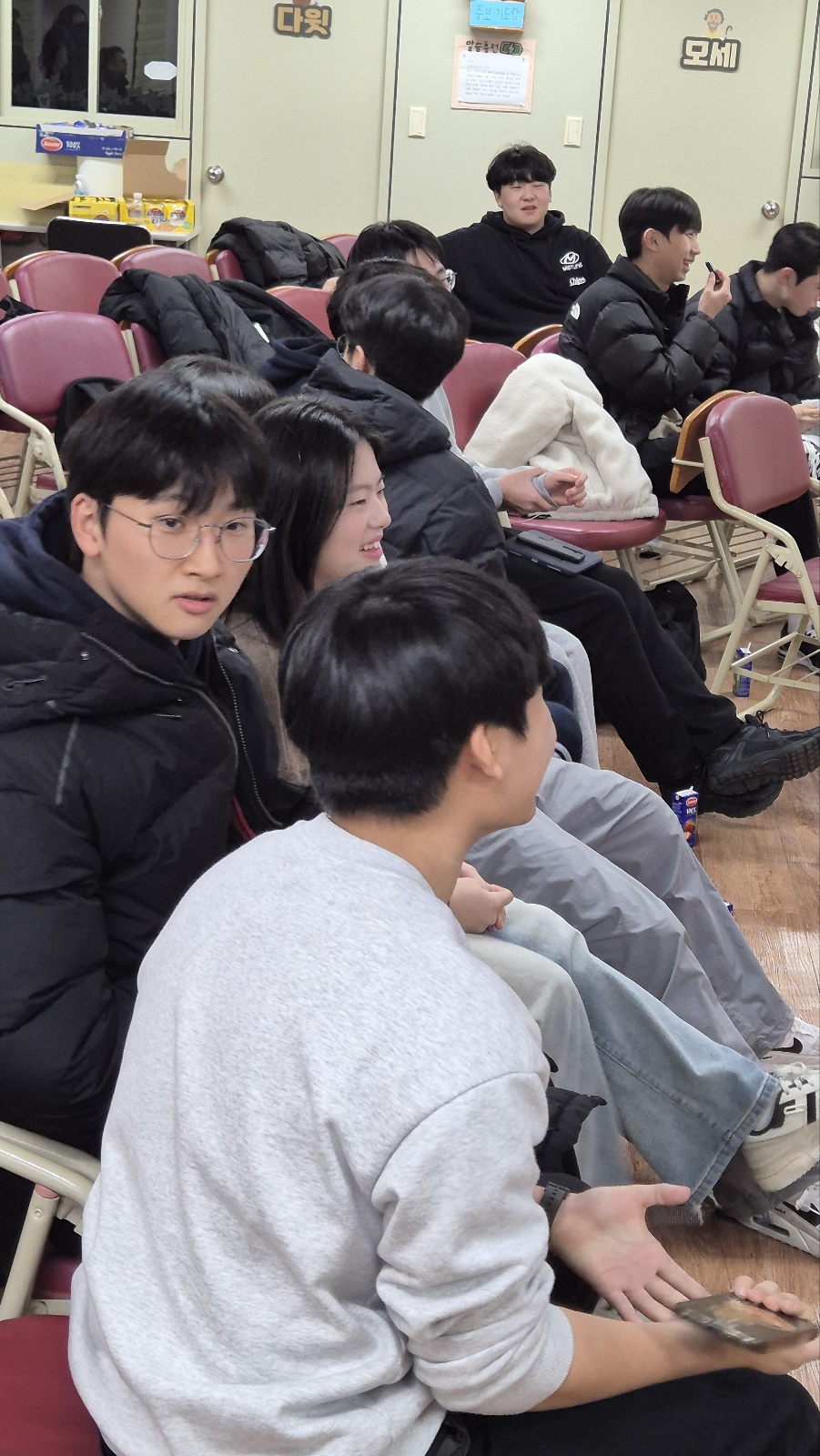 KakaoTalk_20250212_204232109_21.jpg : 2월 7-8일 고등부 깜짝수련회 사진입니다~