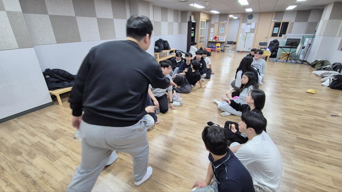 KakaoTalk_20250212_204445174.jpg : 2월 7-8일 고등부 깜짝수련회 사진입니다~
