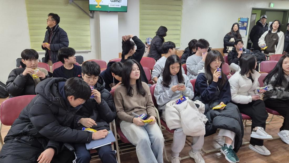 KakaoTalk_20250212_204232109_19.jpg : 2월 7-8일 고등부 깜짝수련회 사진입니다~