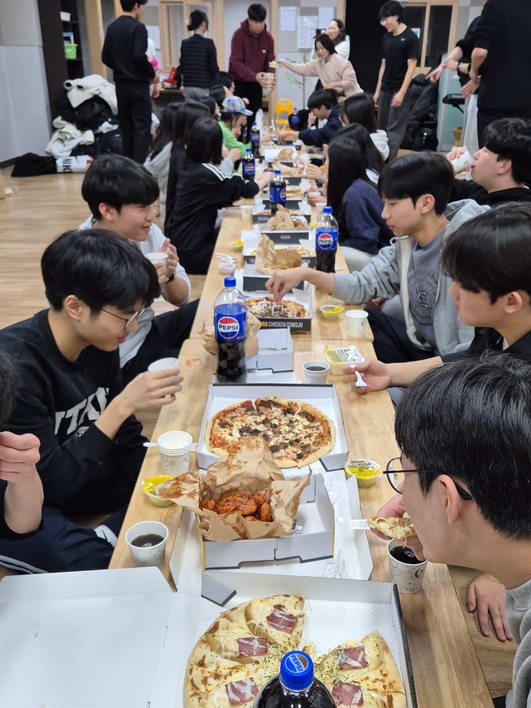 KakaoTalk_20250212_204232109_26.jpg : 2월 7-8일 고등부 깜짝수련회 사진입니다~