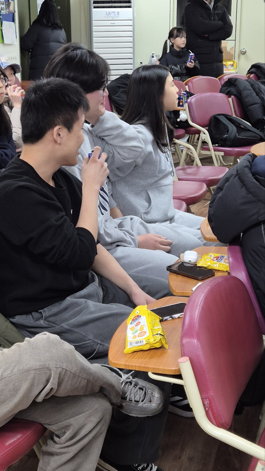 KakaoTalk_20250212_204232109_20.jpg : 2월 7-8일 고등부 깜짝수련회 사진입니다~