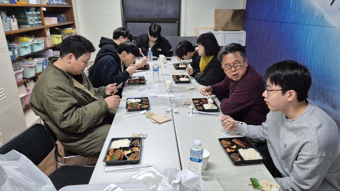 KakaoTalk_20250212_204232109_04.jpg : 2월 7-8일 고등부 깜짝수련회 사진입니다~