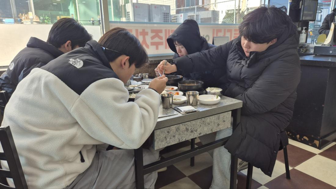 KakaoTalk_20250212_204445174_12.jpg : 2월 7-8일 고등부 깜짝수련회 사진입니다~