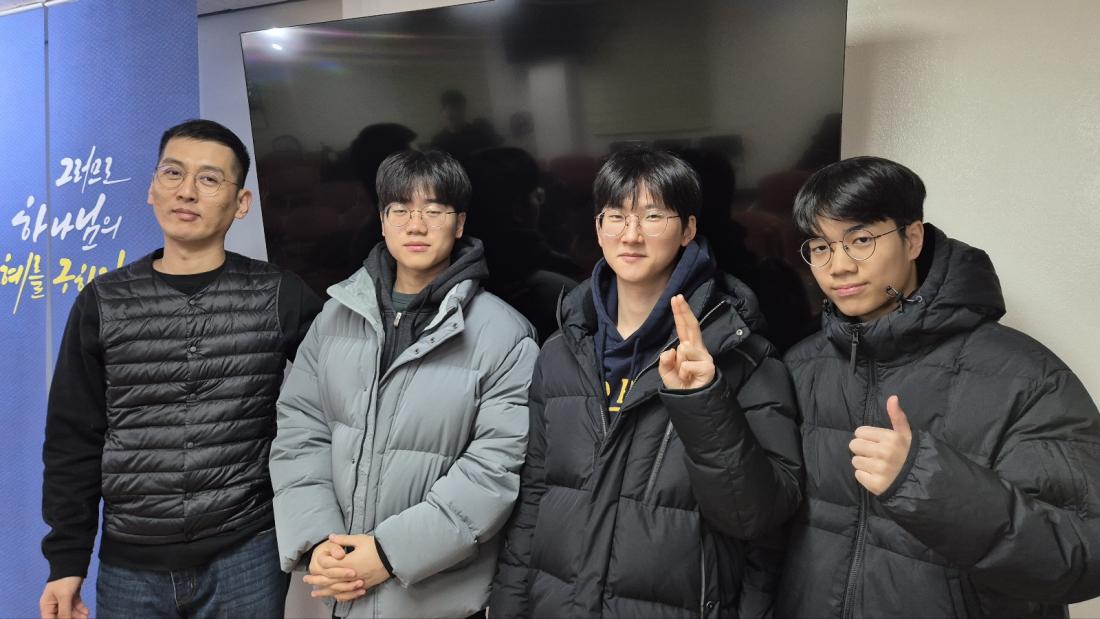 KakaoTalk_20250212_204232109_03.jpg : 2월 7-8일 고등부 깜짝수련회 사진입니다~