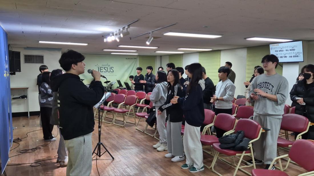 KakaoTalk_20250212_204232109_12.jpg : 2월 7-8일 고등부 깜짝수련회 사진입니다~
