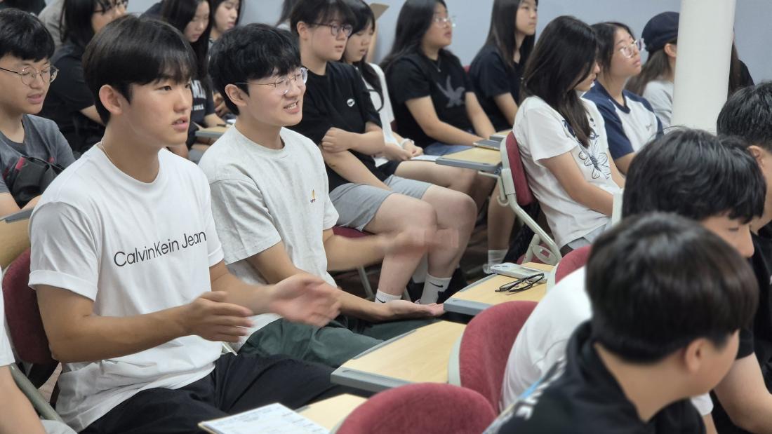 KakaoTalk_20250906_155957026_16.jpg : 8월 24일 고등부 예배 사진입니다~
