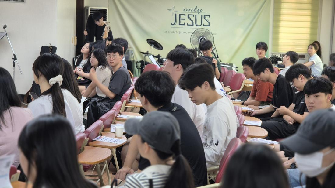 KakaoTalk_20250906_155957026_12.jpg : 8월 24일 고등부 예배 사진입니다~