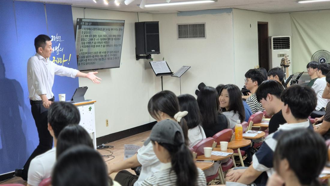 KakaoTalk_20250906_160106122_04.jpg : 8월 31일 고등부 예배 사진입니다~