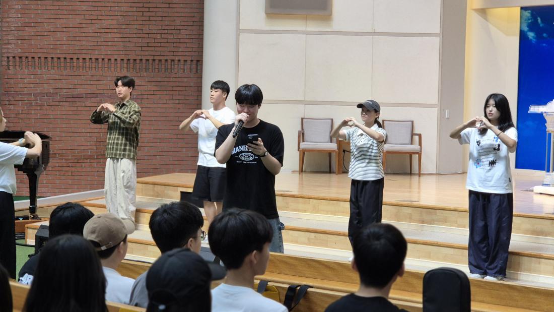 KakaoTalk_20250906_160106122_08.jpg : 8월 31일 고등부 예배 사진입니다~