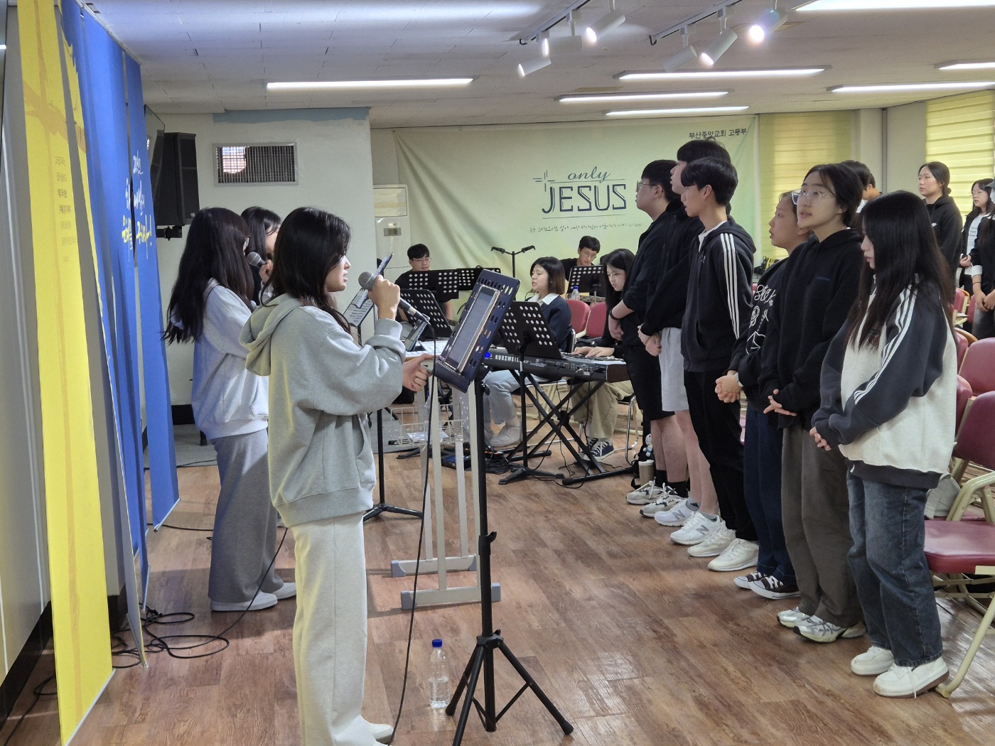 KakaoTalk_20241006_231159896.jpg : 10월 6일 고등부 예배 사진입니다