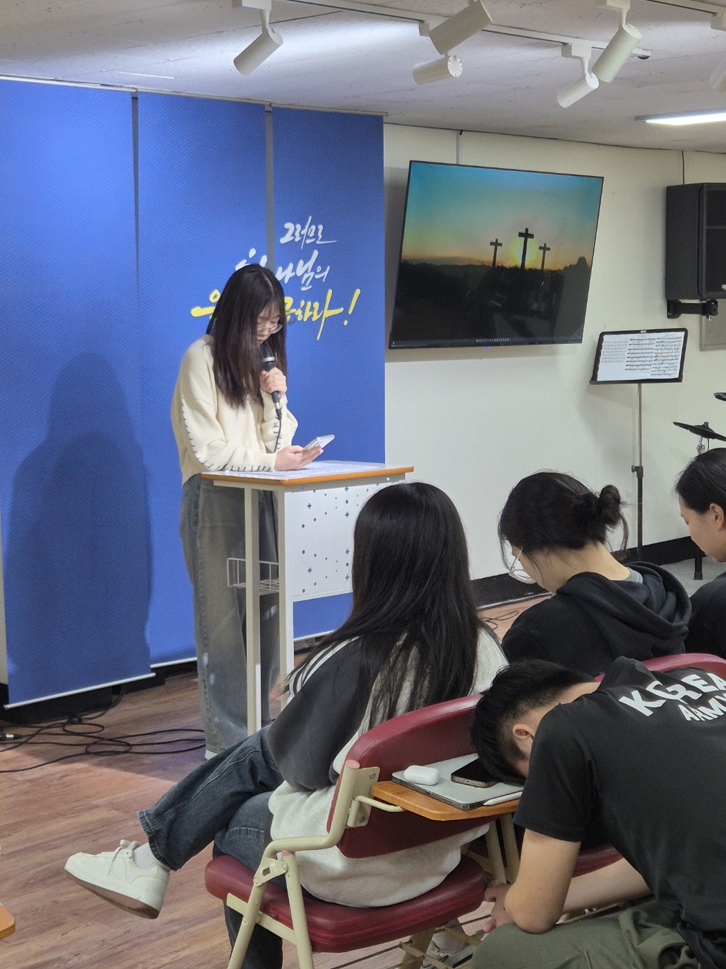 KakaoTalk_20241006_231159896_01.jpg : 10월 6일 고등부 예배 사진입니다