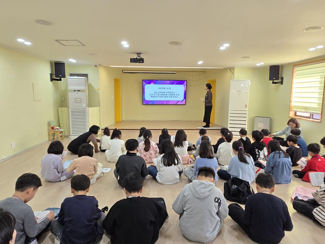 KakaoTalk_20260224_090533072_25.jpg : 유년부 겨울성경학교 둘째날입니다^^
