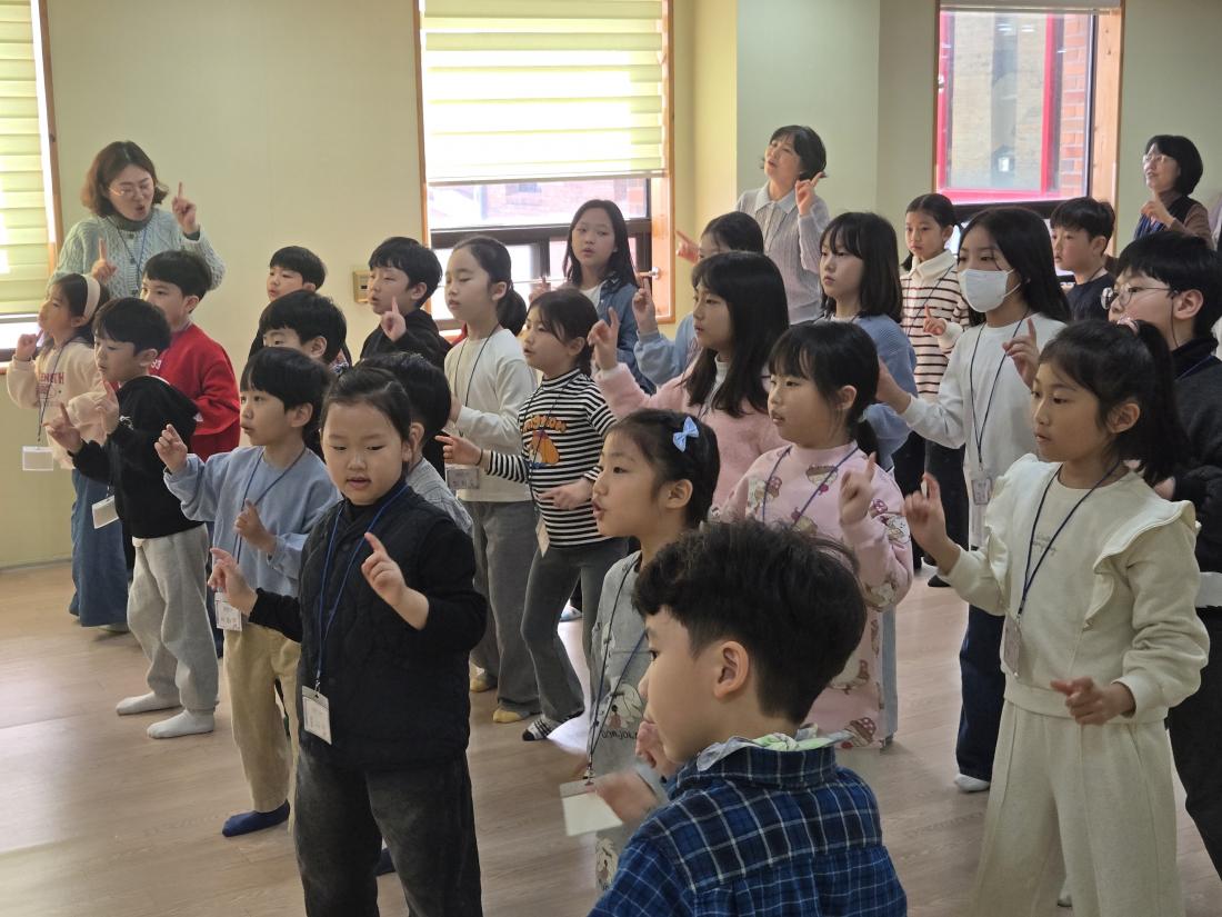 KakaoTalk_20260224_090533072_12.jpg : 유년부 겨울성경학교 둘째날입니다^^