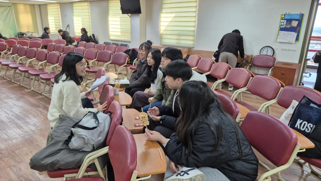 KakaoTalk_20250212_205103133_19.jpg : 2월 9일 고등부 예배 사진입니다~