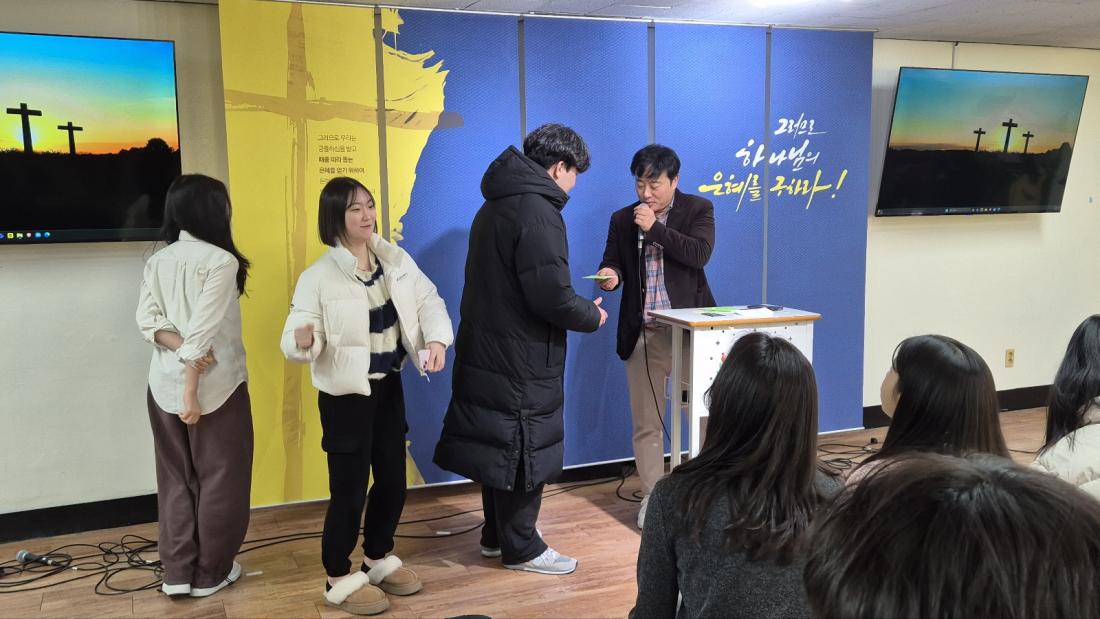 KakaoTalk_20250212_205103133_16.jpg : 2월 9일 고등부 예배 사진입니다~