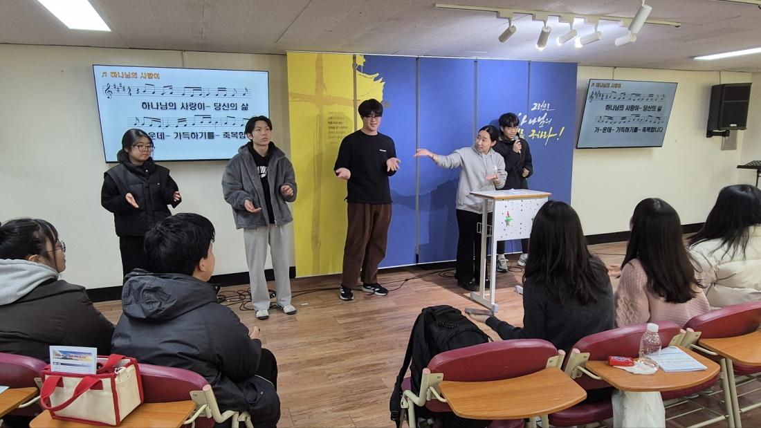 KakaoTalk_20250212_205103133_11.jpg : 2월 9일 고등부 예배 사진입니다~