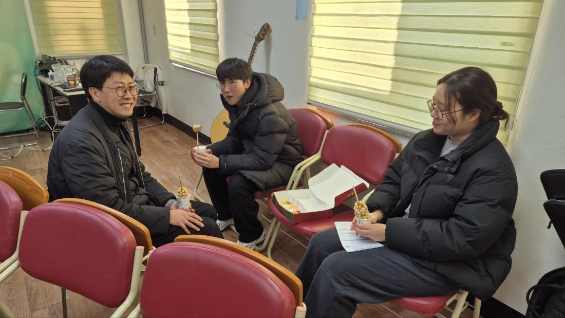 KakaoTalk_20250212_205103133_20.jpg : 2월 9일 고등부 예배 사진입니다~