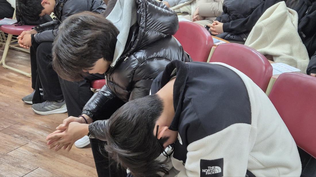 KakaoTalk_20250212_205103133_06.jpg : 2월 9일 고등부 예배 사진입니다~