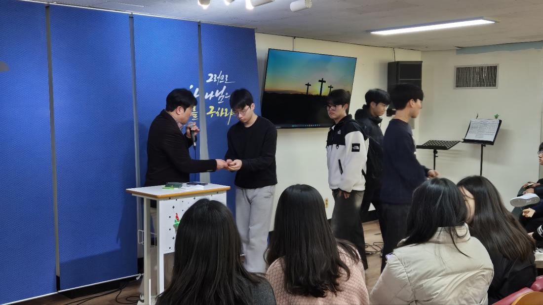 KakaoTalk_20250212_205103133_13.jpg : 2월 9일 고등부 예배 사진입니다~
