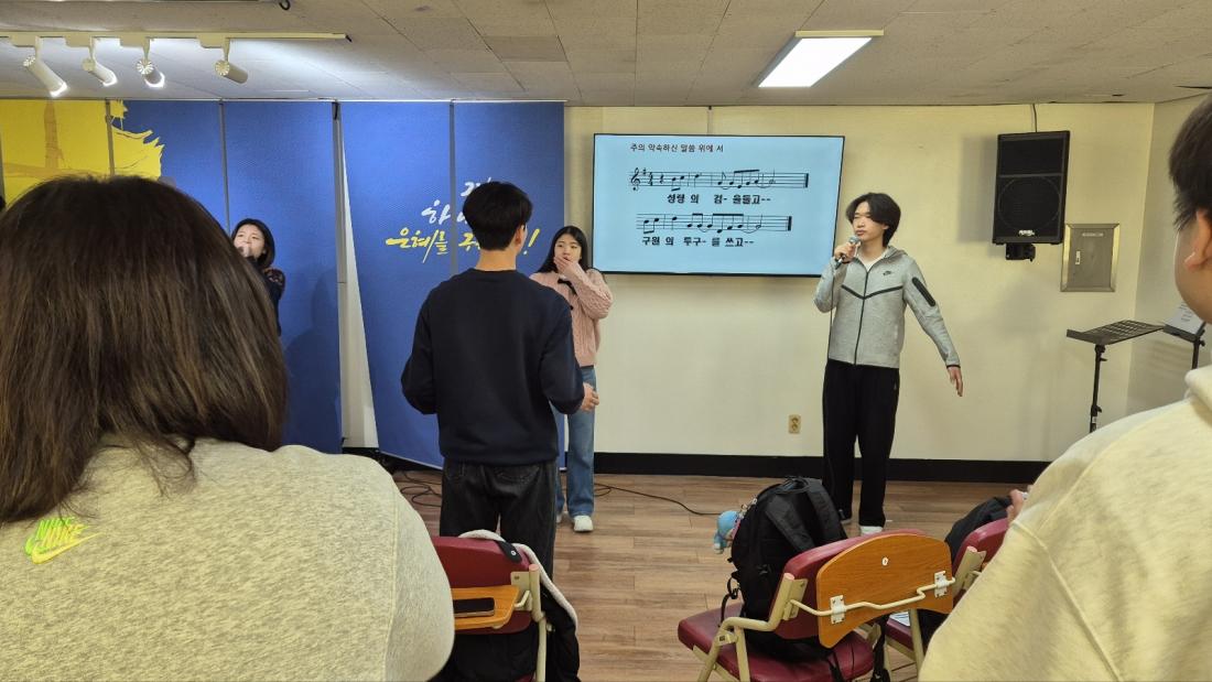 KakaoTalk_20250212_205103133_01.jpg : 2월 9일 고등부 예배 사진입니다~