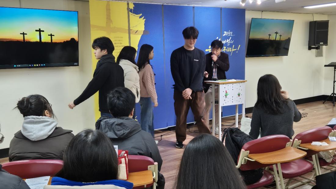 KakaoTalk_20250212_205103133_15.jpg : 2월 9일 고등부 예배 사진입니다~