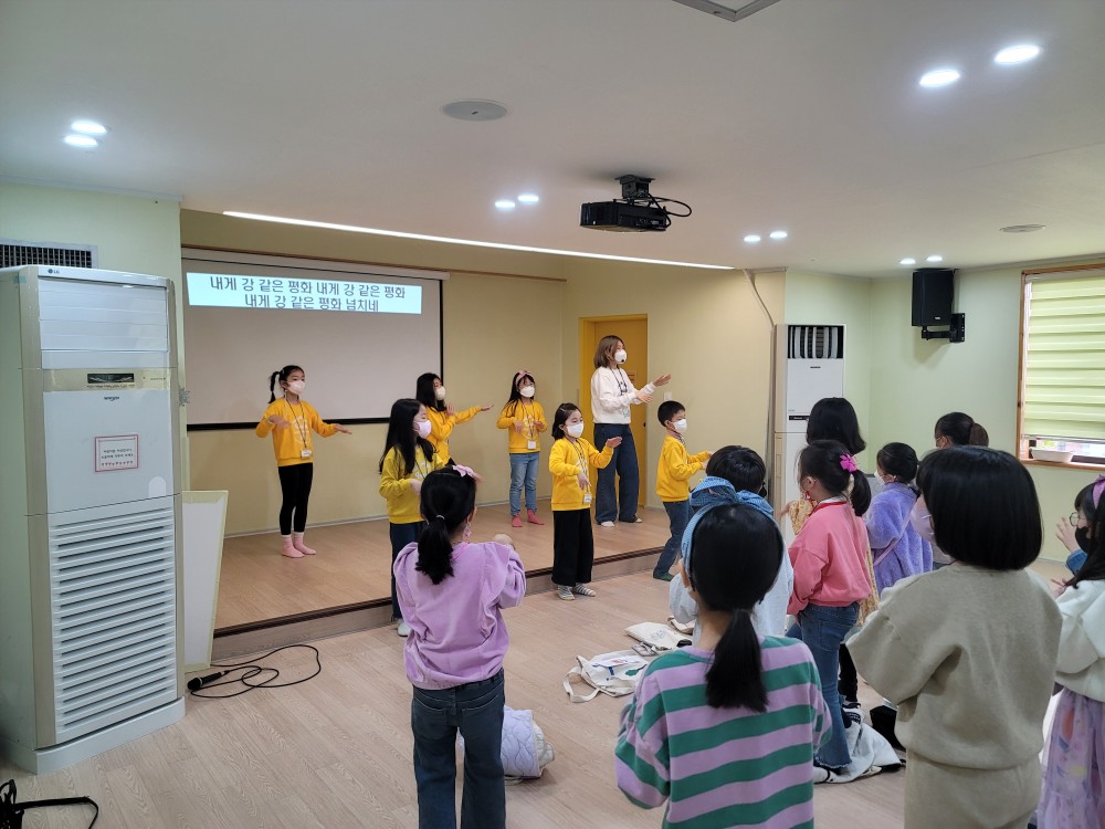 KakaoTalk_20230412_195051678_04.jpg : 2023년 03월 12일 유년부 예배입니다.