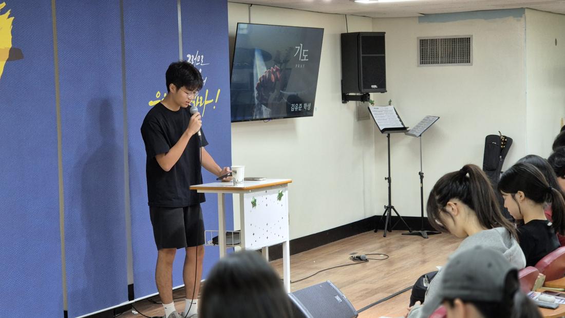 KakaoTalk_20251004_182920785_01.jpg : 9월 28일 고등부 예배 사진입니다~