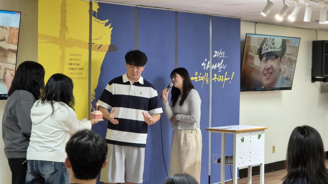 KakaoTalk_20251004_182920785_09.jpg : 9월 28일 고등부 예배 사진입니다~