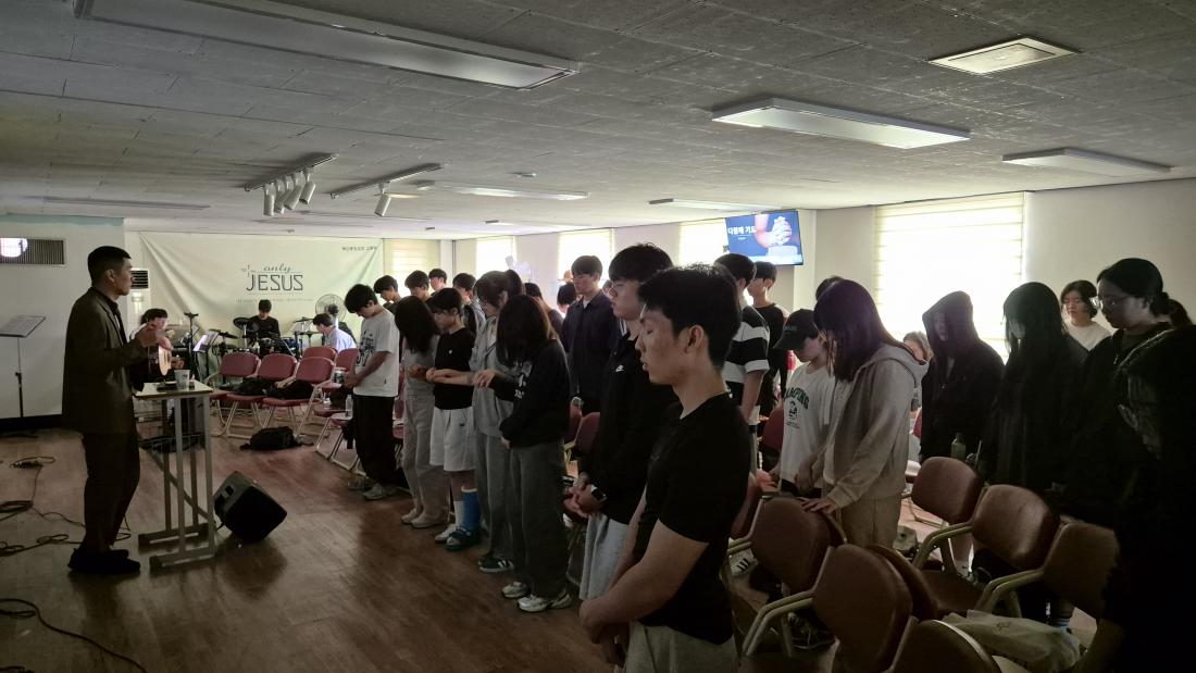 KakaoTalk_20251004_182920785_05.jpg : 9월 28일 고등부 예배 사진입니다~
