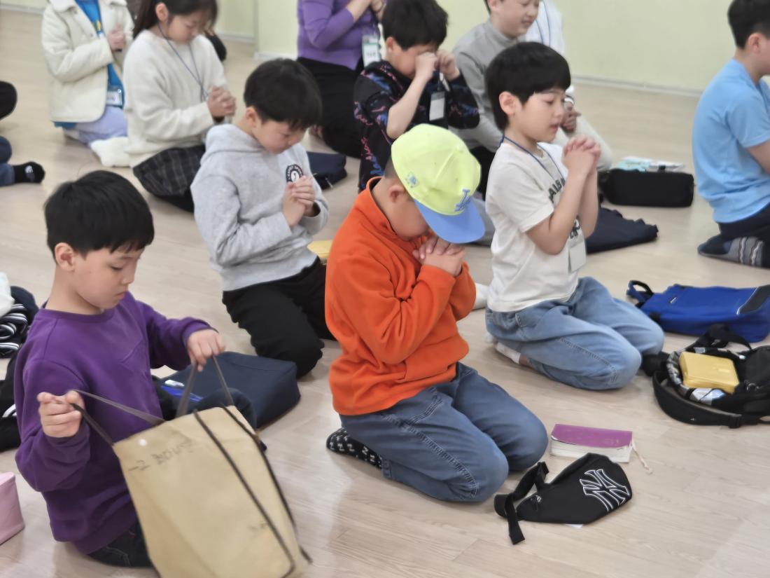 KakaoTalk_20250413_194250319_11.jpg : 4월 둘째주  유년부 모습입니다